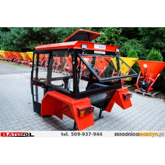 Kabina C-330 NAGLAK z metal. kanciastymi błotnikami,drzwi na koło,dach uchylny,boczne szyby uchylne oświetlenie LED,szyberdach
